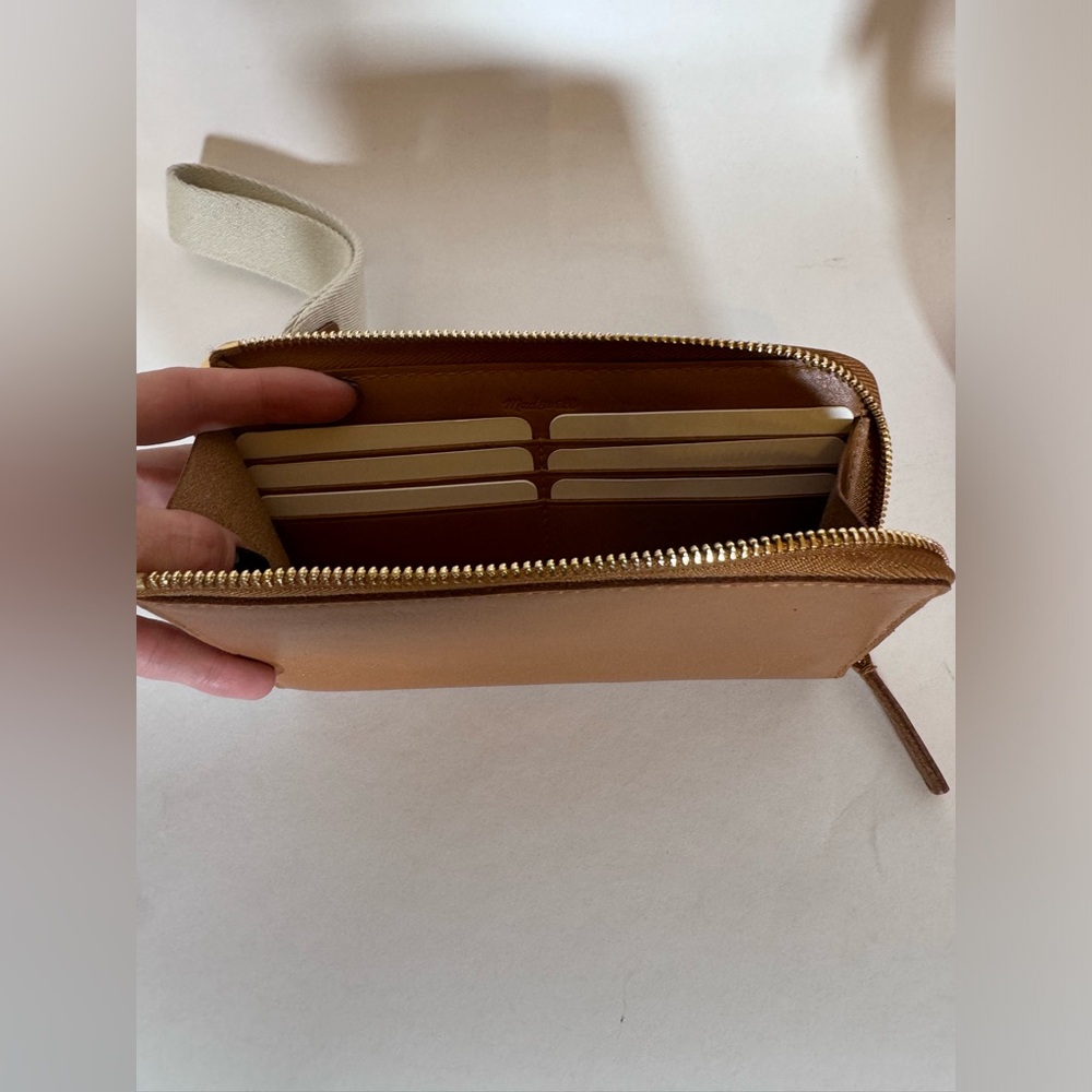 NWOT Madewell The Essential Zip Clutch - Picture 3 of 6